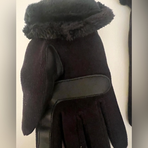 ISOTONER WOMEN’S STRETCH FLEECE GLOVES W/MICROLUXE LINING  SIZE SMALL. BLACK - Picture 5 of 11